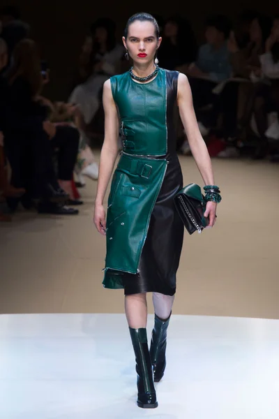 Look 14